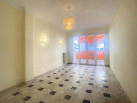 
                                                                                        Vente
                                                                                         Bas Riquier : standing ,  3 Pièces rénové  70 m²  , terrasse , parking