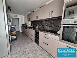 
                                                                                        Vente
                                                                                         Bel appartement avec 3 chambres, en excellent état et très bon