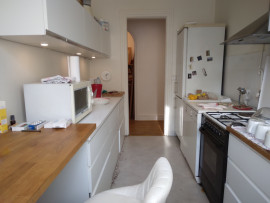 
                                                                                        Location
                                                                                         Bel appartement (loyer tout inclus)