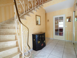 
                                                                                        Vente
                                                                                         Belle maison 198 m² sur-sous sol complet Terrain 1890 m² 