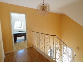 
                                                                                        Vente
                                                                                         Belle maison 198 m² sur-sous sol complet Terrain 1890 m² 