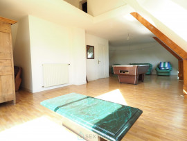 
                                                                                        Vente
                                                                                         Belle maison 198 m² sur-sous sol complet Terrain 1890 m² 