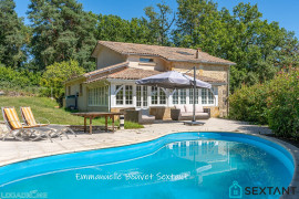 
                                                                                        Vente
                                                                                         BERGERAC EST, grande maison en pierres sans aucun vis à vis, vue dégagée panoramique sur la campagne, 5 chambres, beaux volumes, piscine, triple garage, atelier, 7000 m2