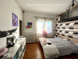 
                                                                                        Vente
                                                                                         Bergerac, grande maison de ville année 30 joliement rénovée, 5 chambres, proche centre-ville 