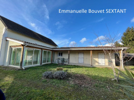 
                                                                                        Vente
                                                                                         BERGERAC,maison année 30 avec extension, vie de plain-pied possible, 4 chambres, véranda, terrasse couverte, piscine hors-sol, grand terrain