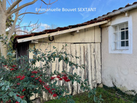 
                                                                                        Vente
                                                                                         BERGERAC,maison année 30 avec extension, vie de plain-pied possible, 4 chambres, véranda, terrasse couverte, piscine hors-sol, grand terrain