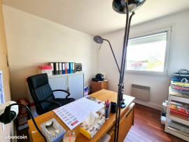 
                                                                                        Location
                                                                                         BUREAUX