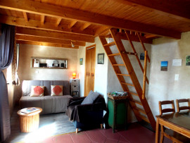 
                                                                                        Location de vacances
                                                                                         Chaleureux petit gîte Monts d'Arrée 30 min mer