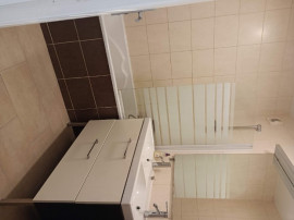 
                                                                                        Location
                                                                                         Chambre Lyon 8, pied du tram et ménage compris :)