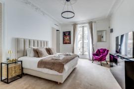 
                                                                                        Location
                                                                                         Champs Elysées - Washington 4 Bedrooms (loyer tout inclus)