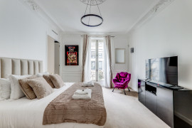 
                                                                                        Location
                                                                                         Champs Elysées - Washington 4 Bedrooms (loyer tout inclus)