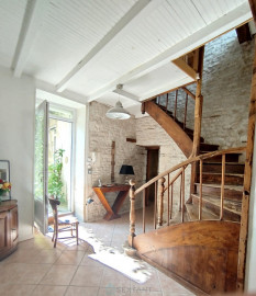 
                                                                                        Vente
                                                                                         CHARENTAISE 284M² - 6 CHAMBRES - PISCINE - JARDIN - 2825M²