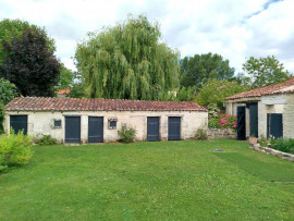 
                                                                                        Vente
                                                                                         CHARENTAISE 284M² - 6 CHAMBRES - PISCINE - JARDIN - 2825M²