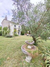 
                                                                                        Vente
                                                                                         CHARENTAISE 284M² - 6 CHAMBRES - PISCINE - JARDIN - 2825M²