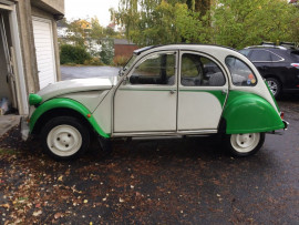 
                                                                        Voiture
                                                                         Citroën 2cv vert et blanc