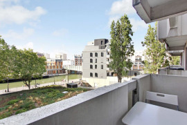 
                                                                                        Location
                                                                                         Cosy studio meuble - Vue sur le Canal de l'Ourcq