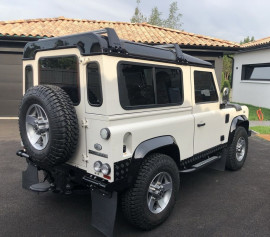 
                                                                                        Voiture
                                                                                         DEFENDER TD4 2009