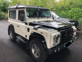 
                                                                                        Voiture
                                                                                         DEFENDER TD4 2009