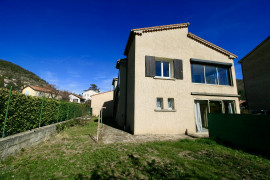 
                                                                                        Vente
                                                                                         Digne les bains , maison  122 M2, trrain 510 M2 , T2, T3 , 