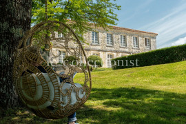 
                                                                                        Location de vacances
                                                                                         Domaine Aglaé