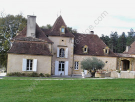 
                                                                                        Vente
                                                                                         DORDOGNE MANOIR DU XVème 24 HA ETANG PUITS