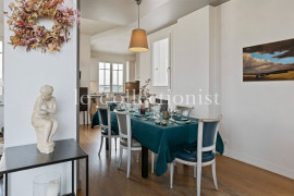 
                                                                                        Location de vacances
                                                                                         Duplex Haussmann