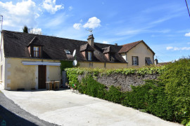 
                                                                                        Vente
                                                                                         ENSEMBLE IMMOBILIER PERIGORD NOIR VUE EPOUSTOUFLANTE