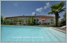 
                                                                                        Vente
                                                                                         Entre Issigeac et Mouleydier, belle contemporaine de plain pied, 4 chambres, piscine sur 3400 M2 de terrain