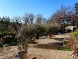 
                                                                                        Vente
                                                                                         Entrecasteaux, villa avec piscine et dépendances