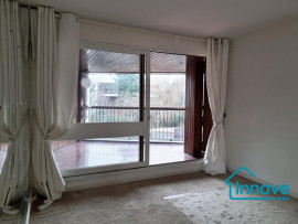 
                                                                                        Vente
                                                                                         Grand 2/3 pièces avec loggia au calme