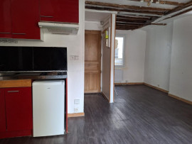 
                                                                                        Vente
                                                                                         grand studio de 24 m² à 2 pas de la Porte St Denis