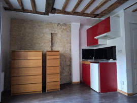 
                                                                                        Vente
                                                                                         grand studio de 24 m² à 2 pas de la Porte St Denis