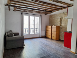 
                                                                                        Vente
                                                                                         grand studio de 24 m² à 2 pas de la Porte St Denis