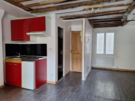 
                                                                                        Vente
                                                                                         grand studio de 24 m² à 2 pas de la Porte St Denis