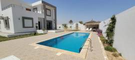 
                                                                                        Location
                                                                                         GRANDE VILLA AVEC PISCINE À DJERBA - RÉF L762