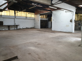 
                                                                                        Location
                                                                                         hangar 220m2