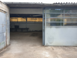 
                                                                                        Location
                                                                                         hangar 220m2