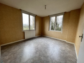 
                                                                                        Vente
                                                                                         Immeuble et appartement en centre ville de carhaix