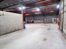 
                                                                                        Vente
                                                                                         Immeuble locaux commerciaux, habitation, hangar 550 m2