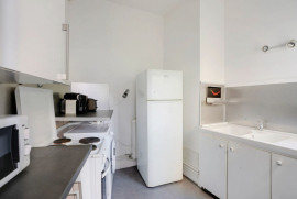 
                                                                                        Location
                                                                                         Joli studio meuble libre de suite / 10eme arr.