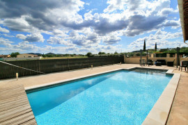 
                                                                                        Vente
                                                                                         La motte , 5 minutes du village, maison 103 M2 , 4 chambres ,Piscine 