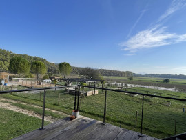 
                                                                                        Vente
                                                                                         La Motte - Villa 210m2 env. 6 pièce(s) sur terrain plat d'un hectare env. Box à chevaux Piscine