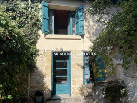 
                                                                                        Vente
                                                                                          Langoiran ,Maison de charme avec dépendances et ravissant  jardin clos 