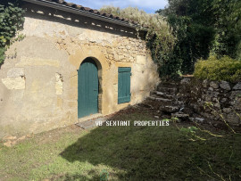 
                                                                                        Vente
                                                                                          Langoiran ,Maison de charme avec dépendances et ravissant  jardin clos 