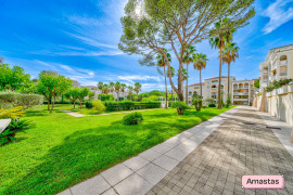 
                                                                                        Location
                                                                                         Le Cannet 06110 - Magnifique studio avec 2 balcons et piscine résidentielle