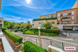 
                                                                                        Location
                                                                                         Le Cannet 06110 - Magnifique studio avec 2 balcons et piscine résidentielle