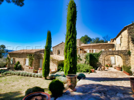 
                                                                                        Vente
                                                                                         LUBERON MAGNIFIQUE DEMEURE 17 HA