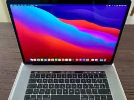 
                                                                                        Informatique
                                                                                         MacBook Pro 15 pouces avec barre tactile 2018