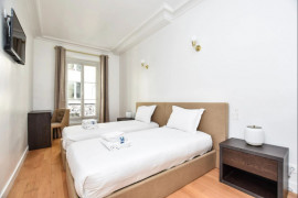 
                                                                                        Location
                                                                                         Magnifique Appartement  Meuble - 17e