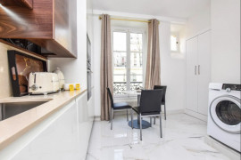 
                                                                                        Location
                                                                                         Magnifique Appartement  Meuble - 17e